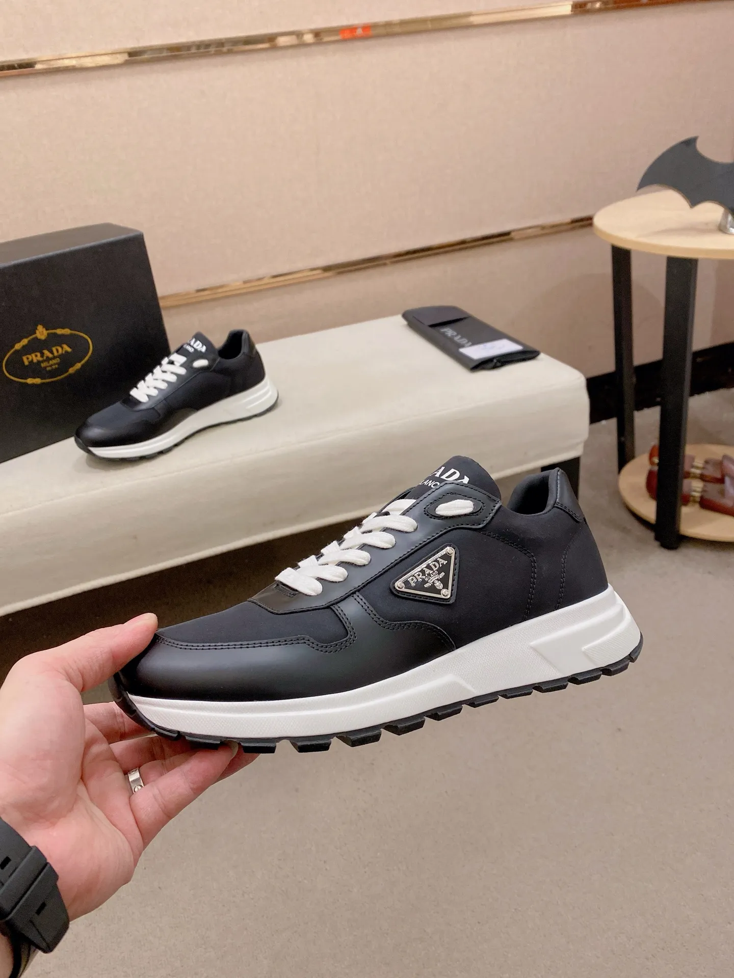 Factory price 600💰 ✔️✔️✔️Higher version High-quality new PRADA (Prada) counters are on the market at the same time. The new men's shoes and 😘fabrics are made of selected first-layer cowhide with superb craftsmanship. Lining: Full cowhide lining. 👍🏿 High-end ☄️ air-cushion molded anti-slip rubber outsole, exquisite lines, simple and elegant, comfortable and high-end for leisure travel. Code number: 38 to 44. 45.46 customized
